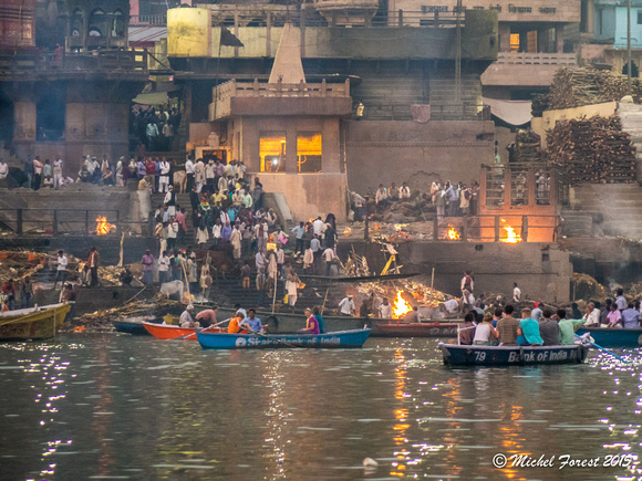 Crémations sur les ghats du Gange